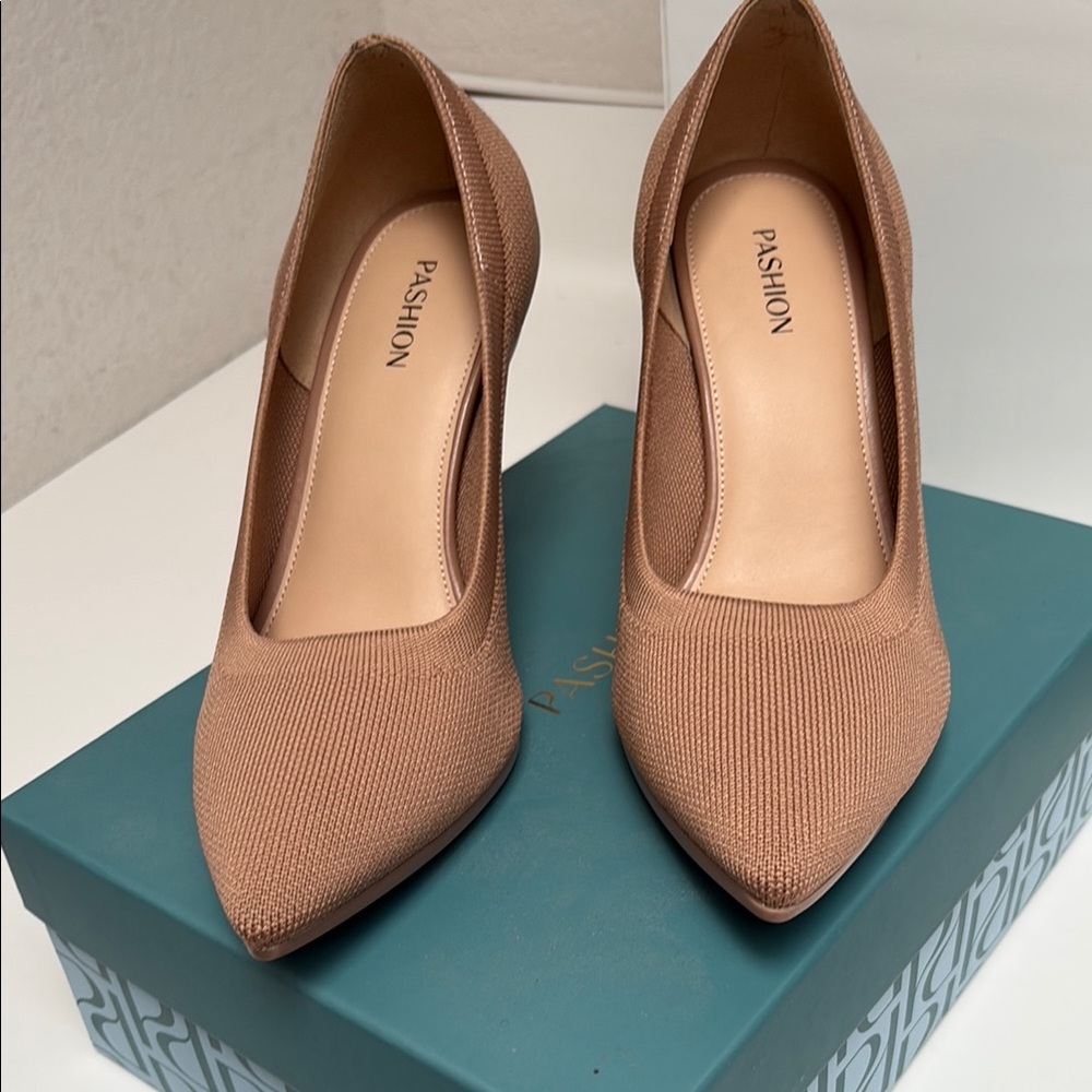 Passion the pump Latte Knit converts from flats to heels